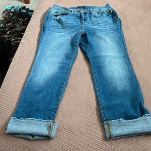 EUC Judy Blue light distressed jeans